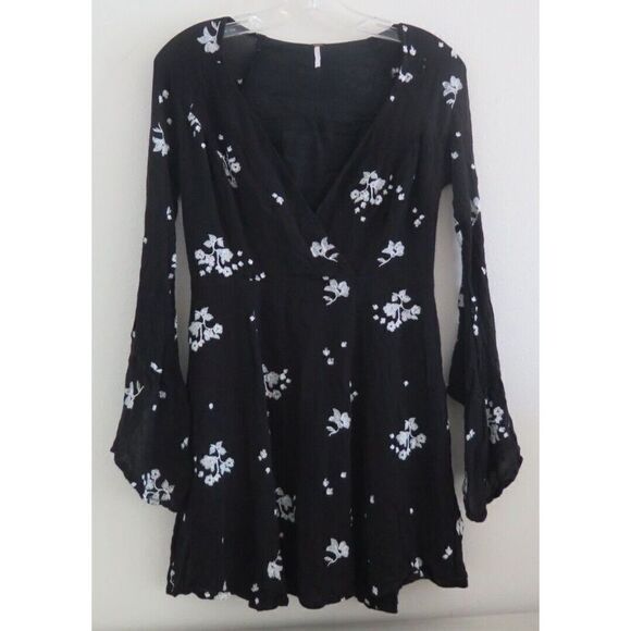 Free People Women's Sz 4 Black Floral Bell Sleeve Boho Festival Mini Dress - Picture 1 of 12